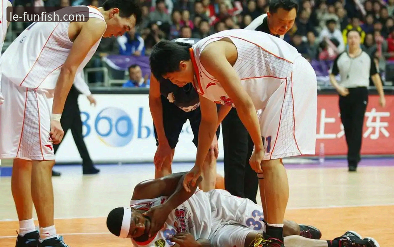 广东宏远为何能在末节逆转宁波？从77-74看关键球战术与球员调整能力